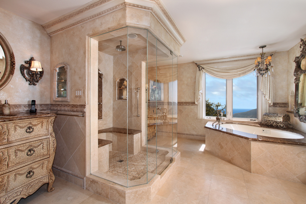 9-via-las-rosas-master-bath