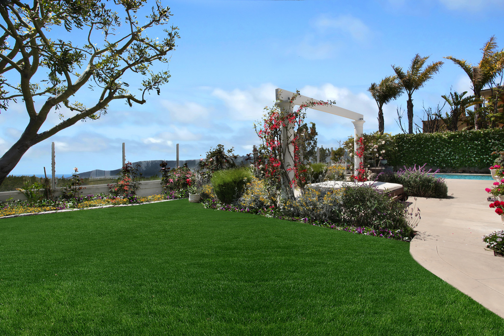 9-via-las-rosas-yard